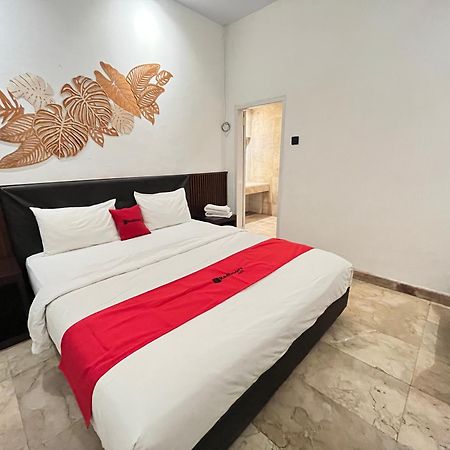 Reddoorz Near Kantor Walikota Μανάντο Εξωτερικό φωτογραφία