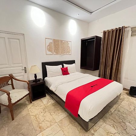 Reddoorz Near Kantor Walikota Μανάντο Εξωτερικό φωτογραφία