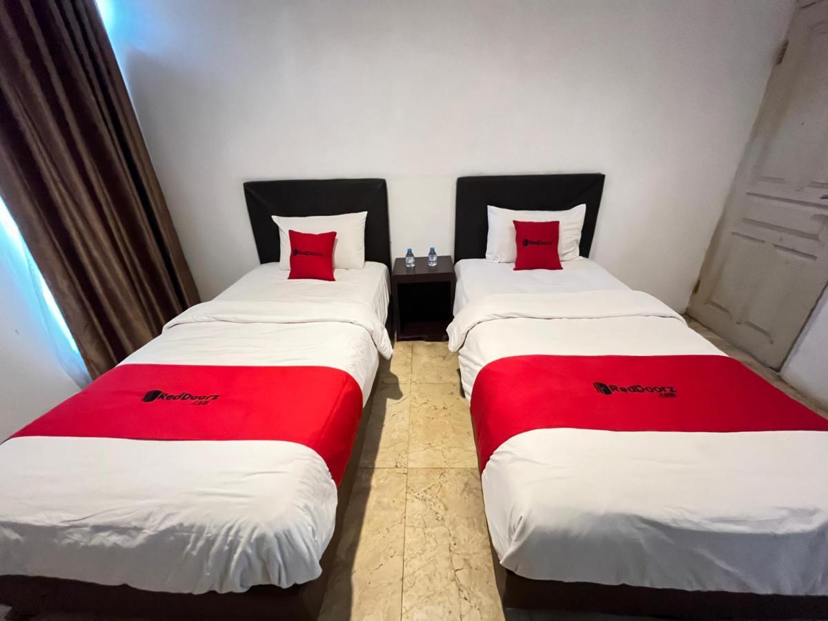 Reddoorz Near Kantor Walikota Μανάντο Εξωτερικό φωτογραφία