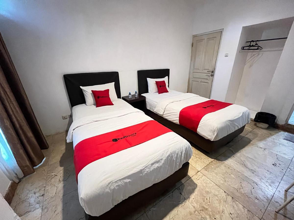 Reddoorz Near Kantor Walikota Μανάντο Εξωτερικό φωτογραφία