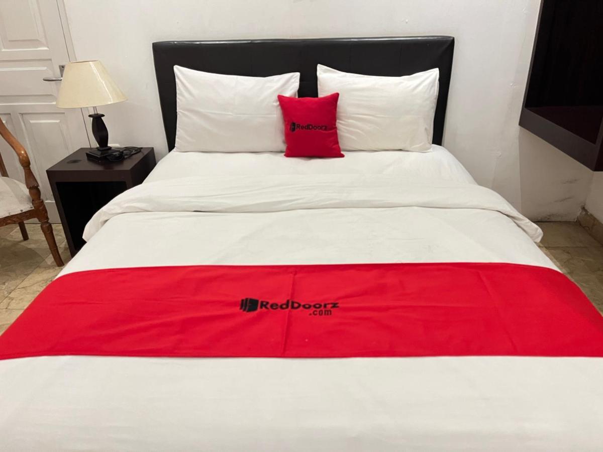 Reddoorz Near Kantor Walikota Μανάντο Εξωτερικό φωτογραφία